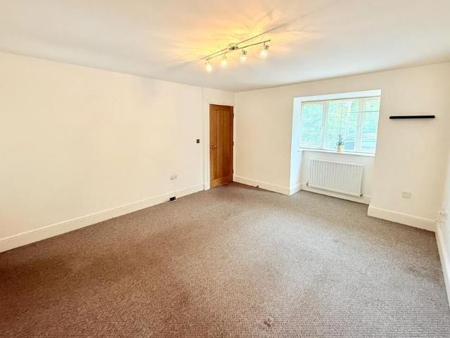 3 bedroom end of terrace house to rent