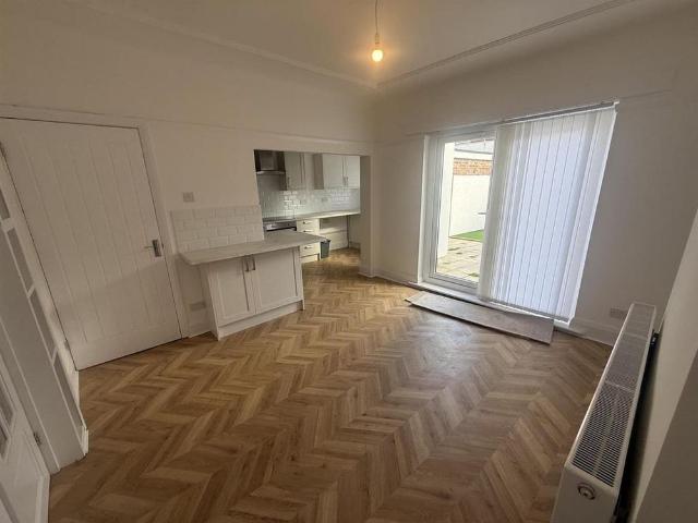 3 bedroom end of terrace house to rent