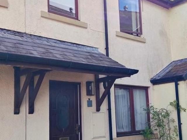 3 bedroom end of terrace house to rent