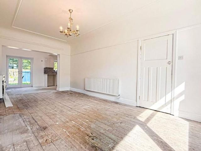 3 bedroom end of terrace house to rent
