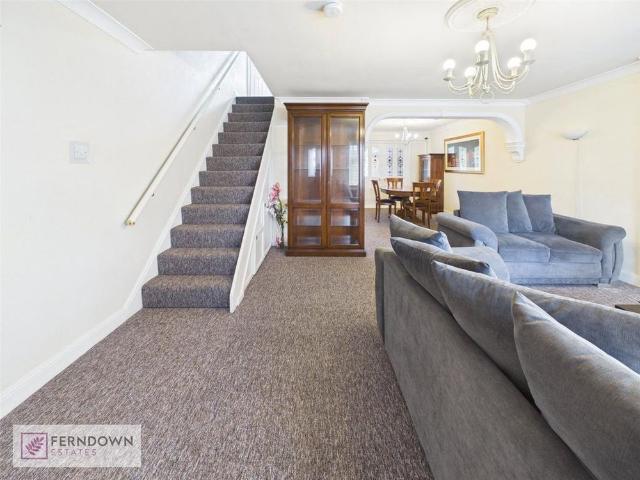 3 bedroom end of terrace house to rent