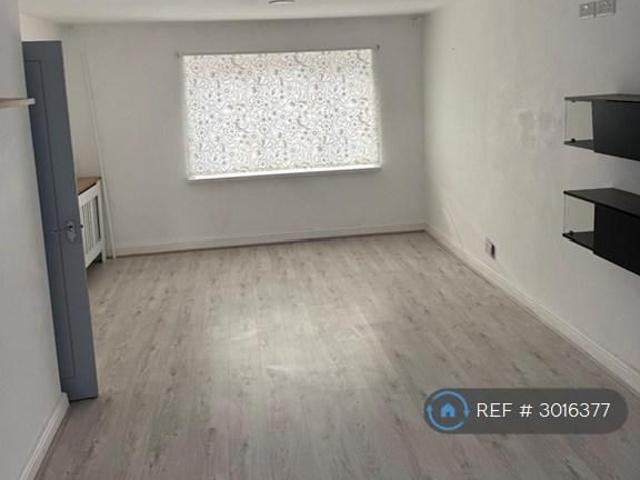 3 bedroom end of terrace house to rent