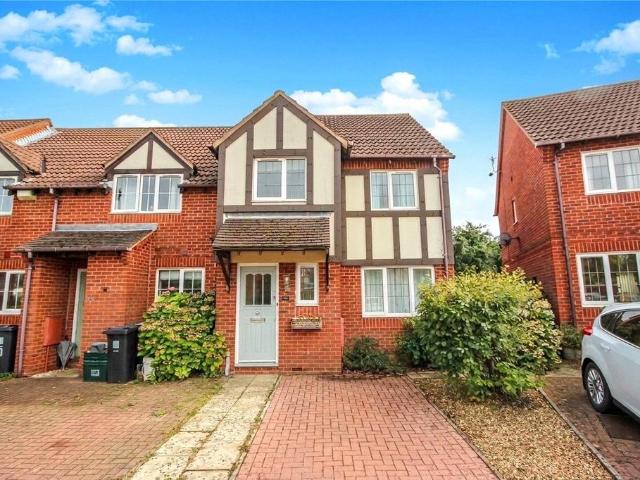 3 bedroom end of terrace house to rent