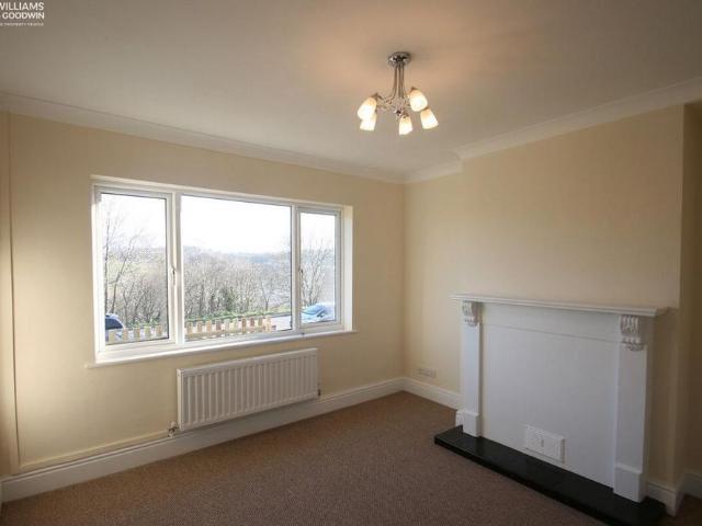 3 bedroom end of terrace house to rent