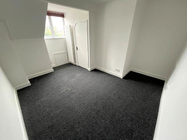 3 bedroom end of terrace house to rent