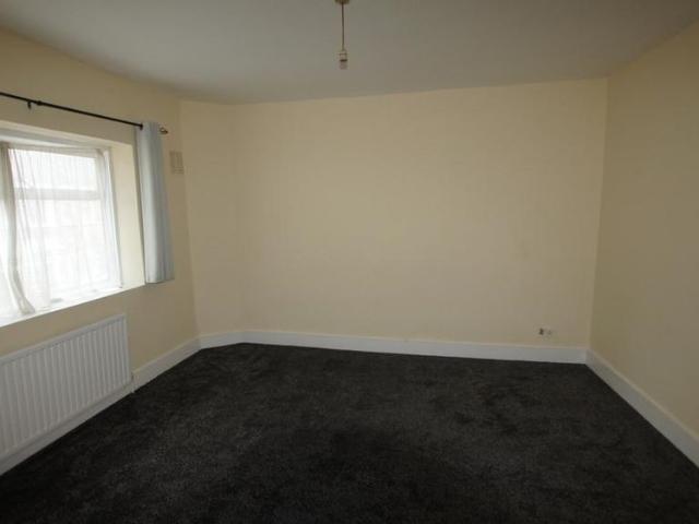 3 bedroom end of terrace house to rent