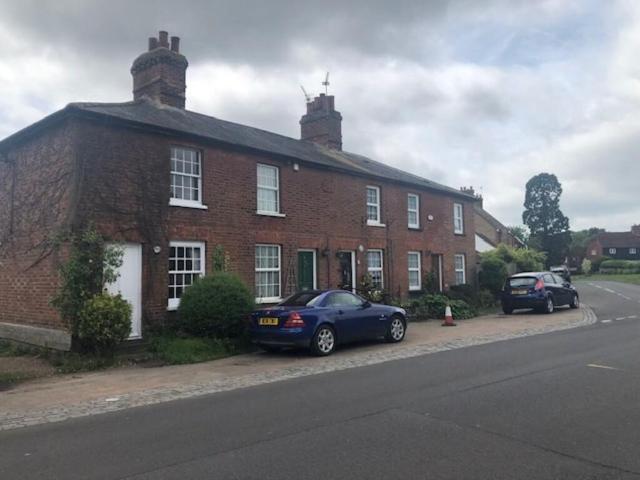 3 bedroom end of terrace house to rent