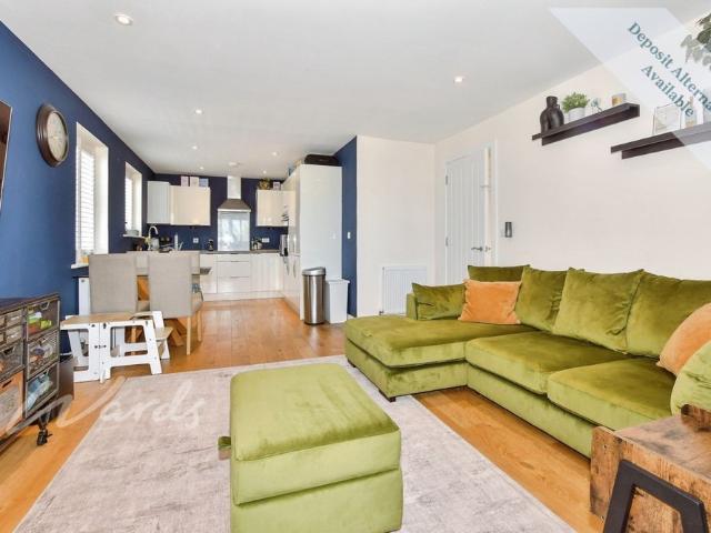 3 bedroom end of terrace house to rent