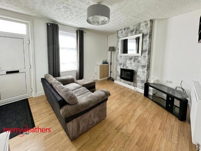 3 bedroom end of terrace house to rent