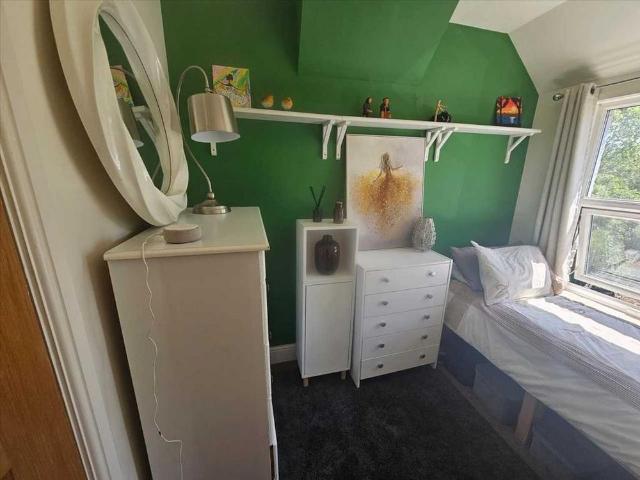 3 bedroom end of terrace house to rent