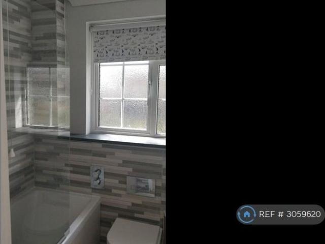 3 bedroom end of terrace house to rent