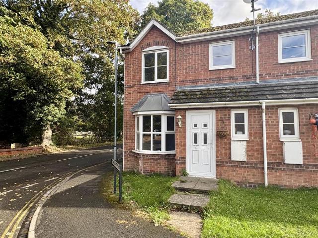 3 bedroom end of terrace house to rent
