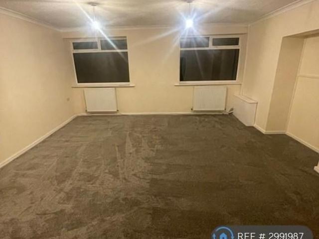 3 bedroom end of terrace house to rent