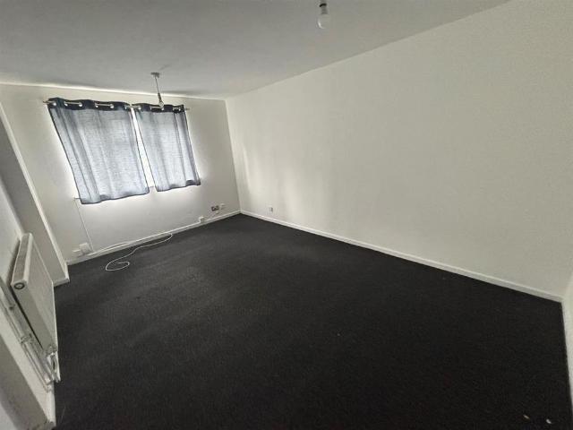 3 bedroom end of terrace house to rent