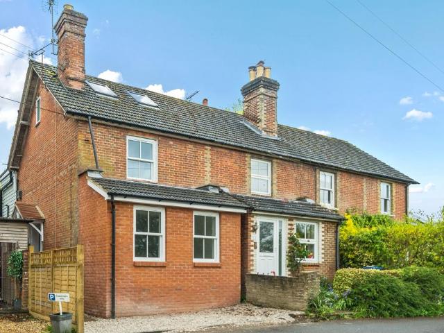 3 bedroom end of terrace house to rent