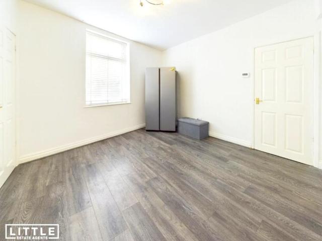 3 bedroom end of terrace house to rent
