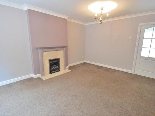 3 bedroom end of terrace house to rent