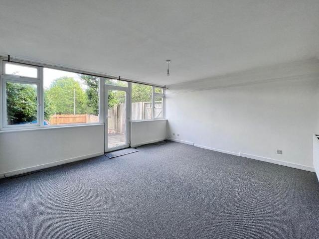 3 bedroom end of terrace house to rent