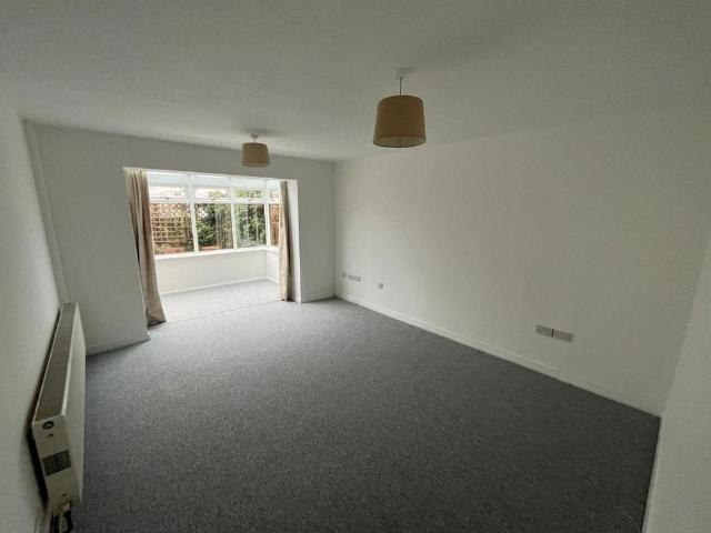 3 bedroom end of terrace house to rent