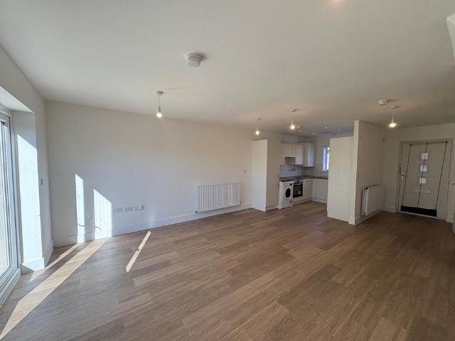 3 bedroom end of terrace house to rent