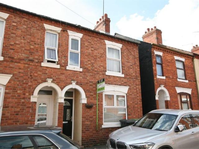 3 bedroom end of terrace house to rent