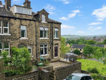 3 bedroom end of terrace house to rent
