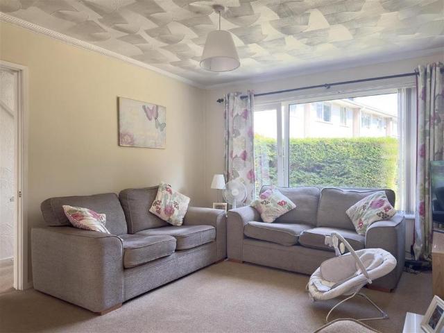 3 bedroom end of terrace house to rent