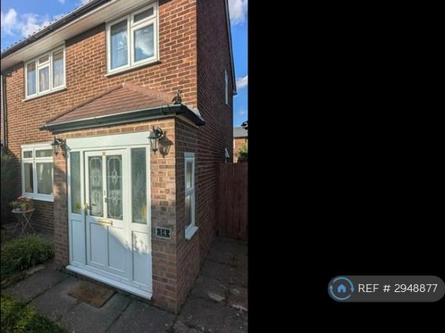 3 bedroom end of terrace house to rent