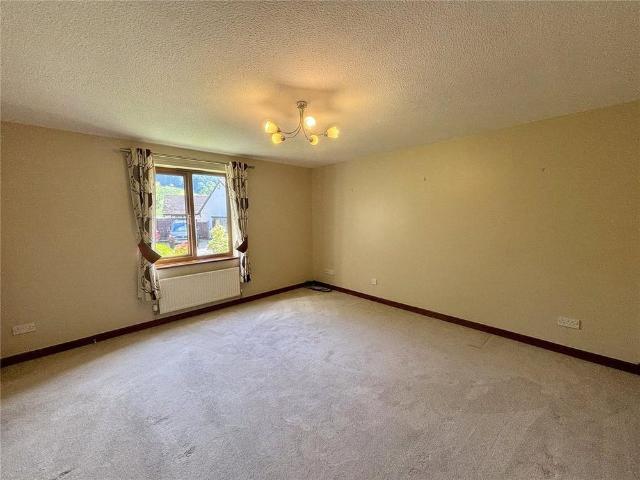 3 bedroom end of terrace house to rent