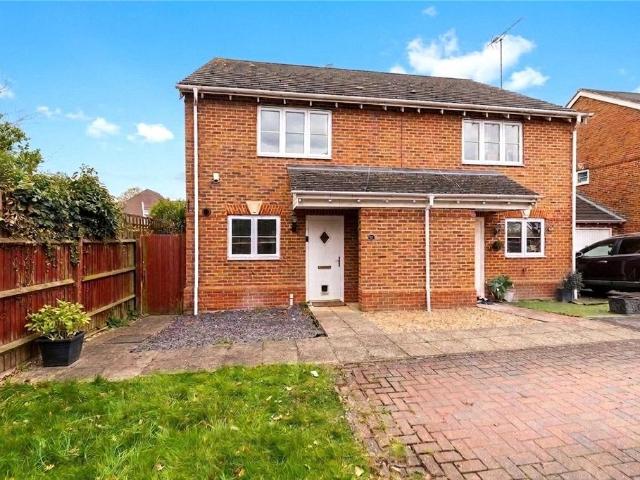 3 bedroom end of terrace house to rent