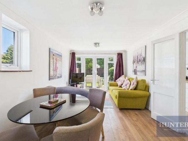 3 bedroom end of terrace house to rent