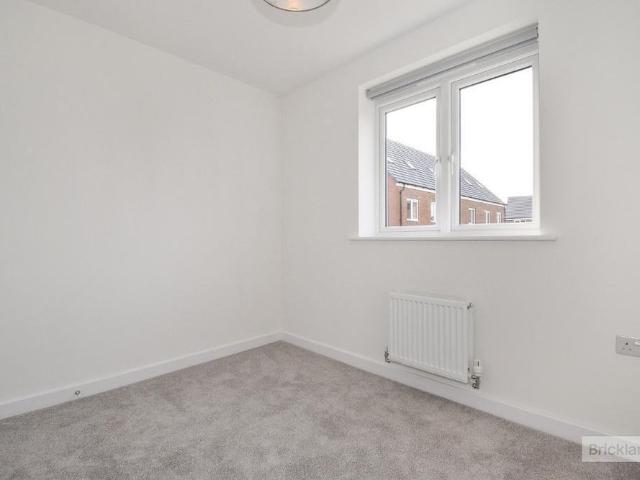 3 bedroom end of terrace house to rent