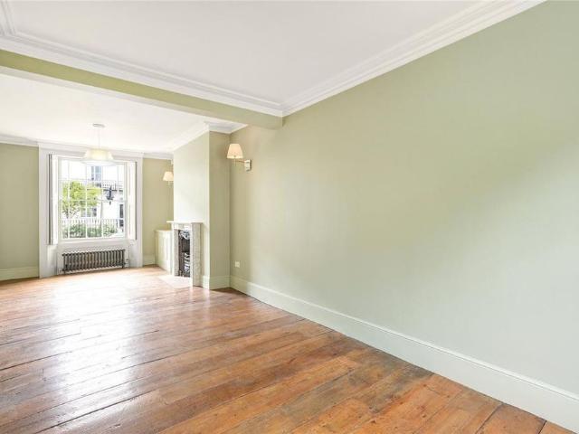 3 bedroom end of terrace house to rent