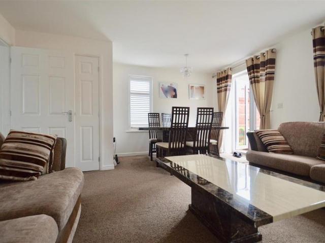 3 bedroom end of terrace house to rent