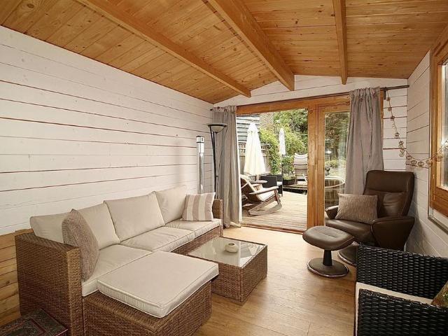 3 bedroom end of terrace house to rent