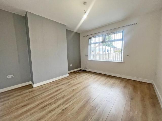 3 bedroom end of terrace house to rent