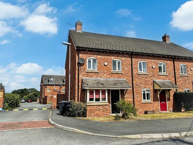3 bedroom end of terrace house to rent