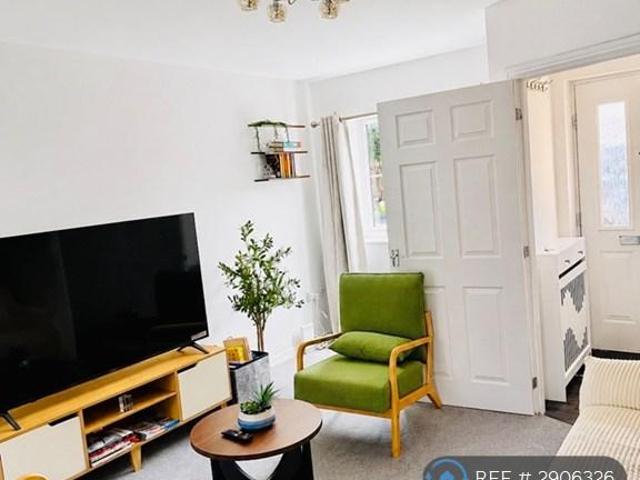 3 bedroom end of terrace house to rent