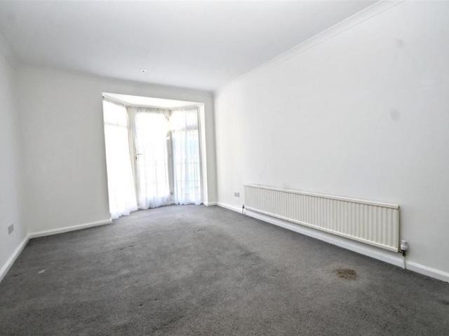 3 bedroom end of terrace house to rent