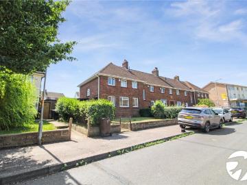3 bedroom end of terrace house to rent