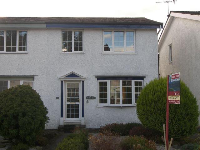 3 bedroom end of terrace house to rent