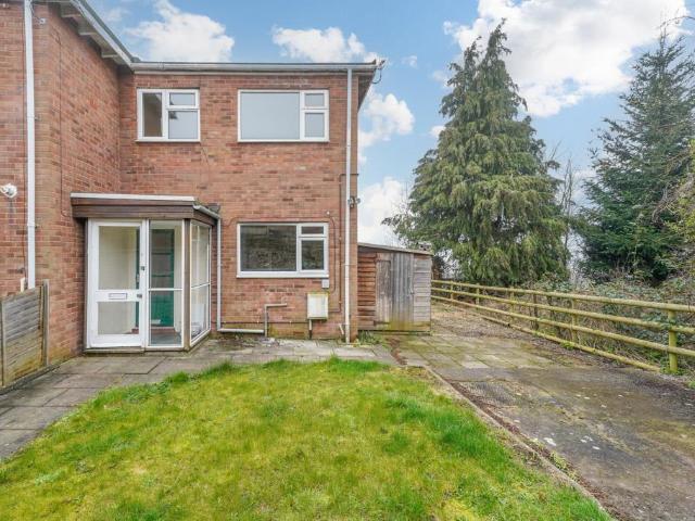 3 bedroom end of terrace house to rent