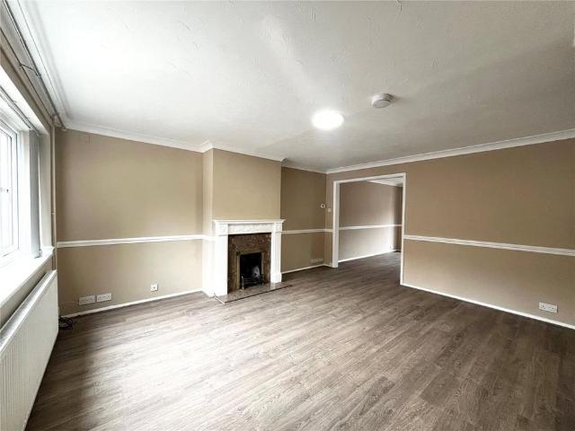 3 bedroom end of terrace house to rent
