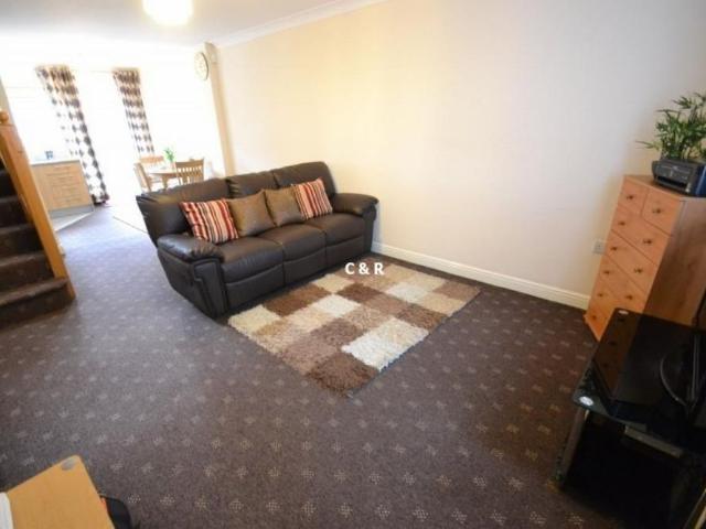 3 bedroom end of terrace house to rent