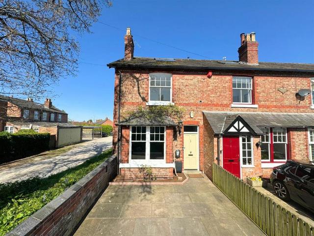 3 bedroom end of terrace house to rent