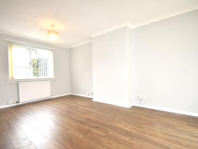 3 bedroom end of terrace house to rent