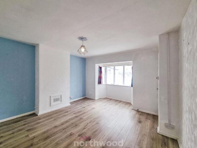 3 bedroom end of terrace house to rent