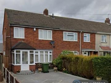 3 bedroom end of terrace house to rent