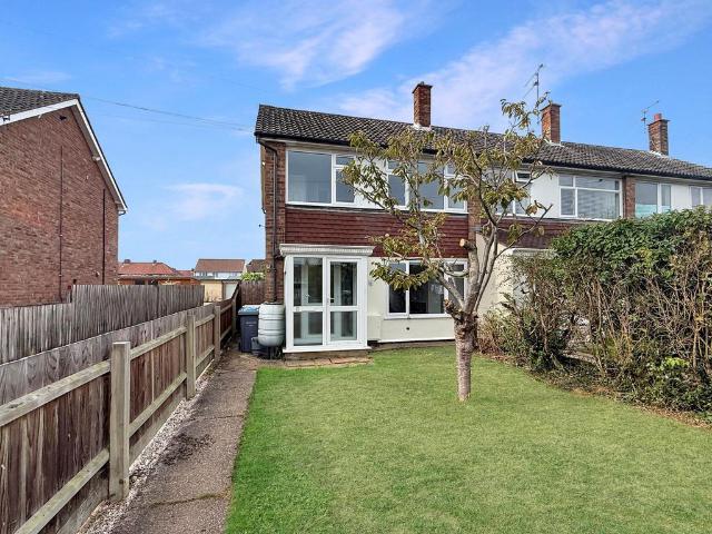 3 bedroom end of terrace house to rent