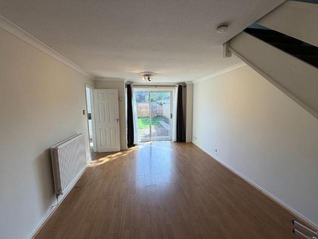 3 bedroom end of terrace house to rent